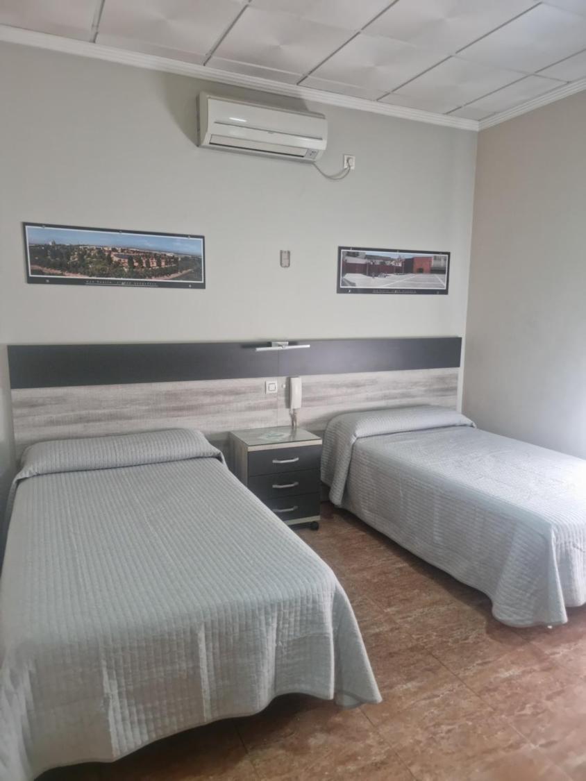 Hostal Restaurante El Paraiso Don Benito Esterno foto