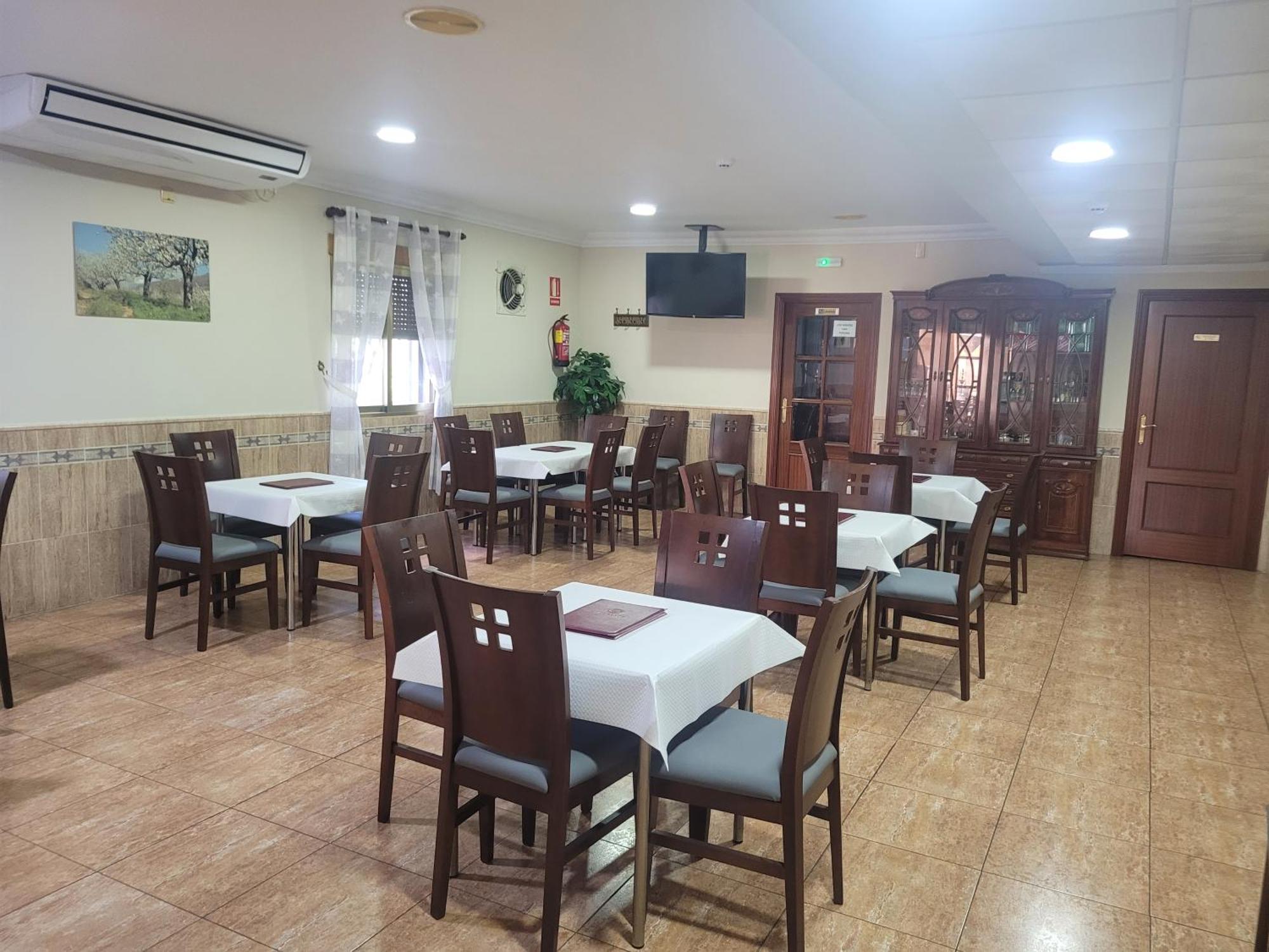 Hostal Restaurante El Paraiso Don Benito Esterno foto