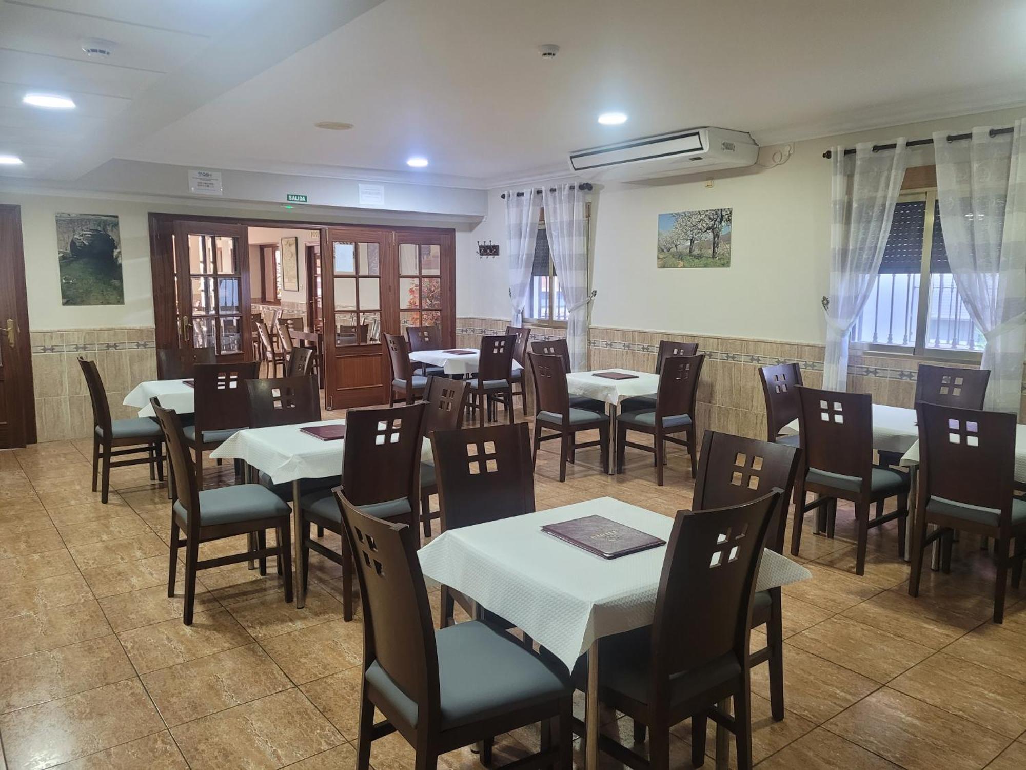 Hostal Restaurante El Paraiso Don Benito Esterno foto