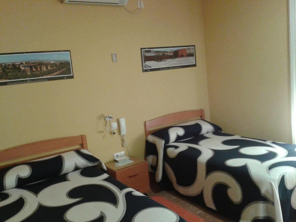 Hostal Restaurante El Paraiso Don Benito Esterno foto