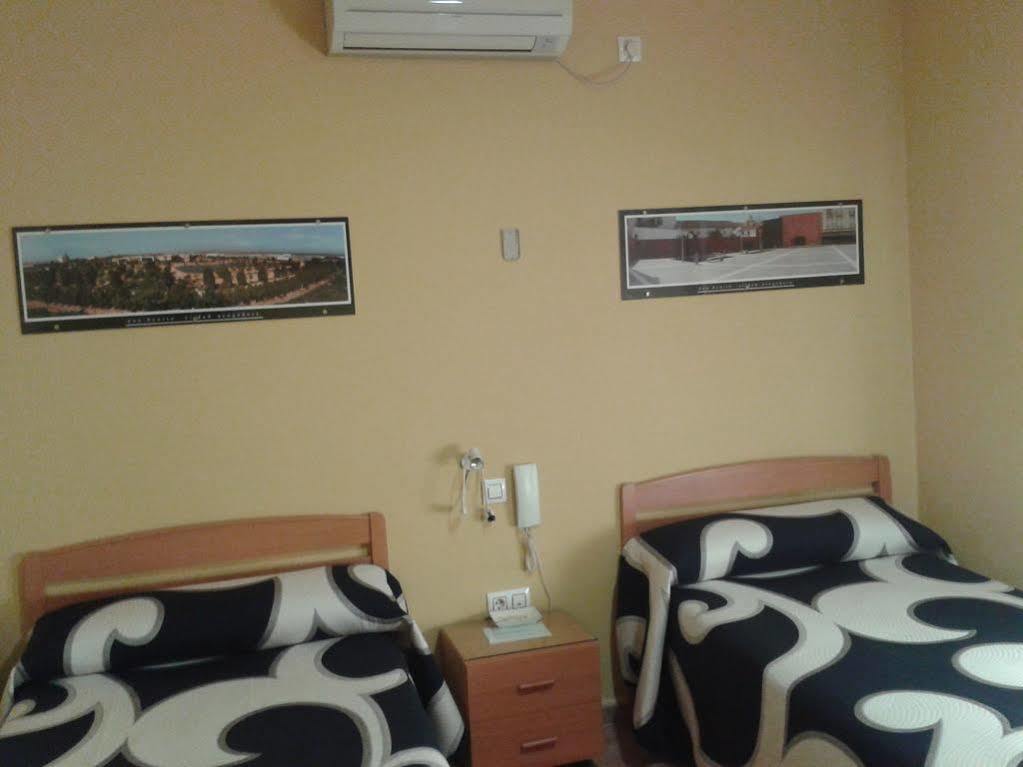 Hostal Restaurante El Paraiso Don Benito Esterno foto
